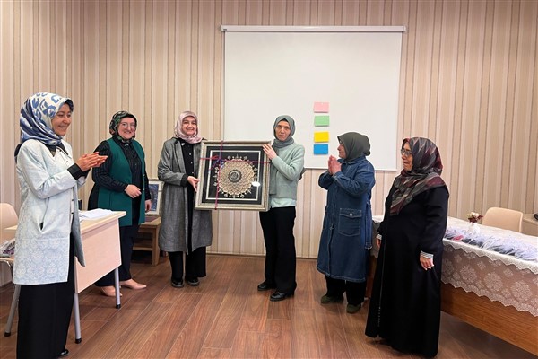 Çorum Akkent Kadın Kültür Merkezi'nden Esmaü'l Hüsna yarışması