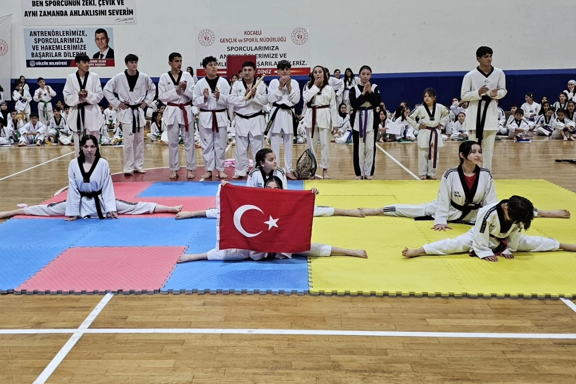 Gölcük'te 293 Taekwondo Sporcusu Kuşak Atladı
