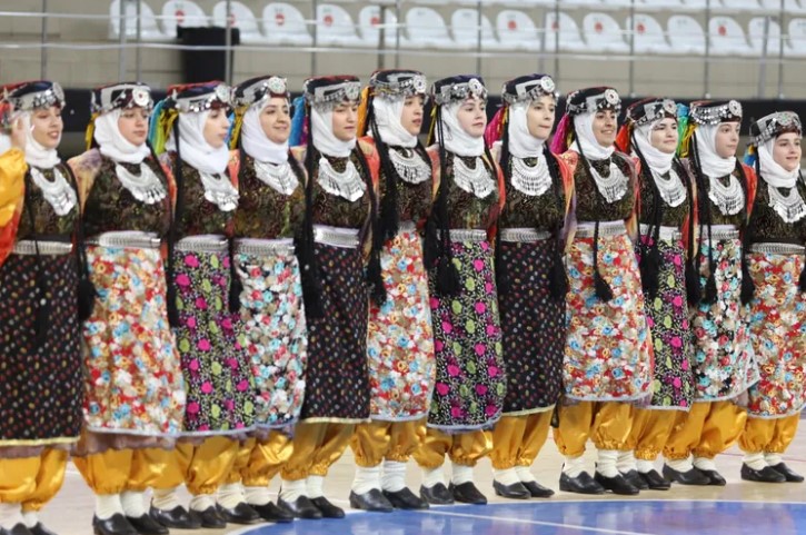 Mardin'de Halk Oyunları İl Yarışması Heyecanı







