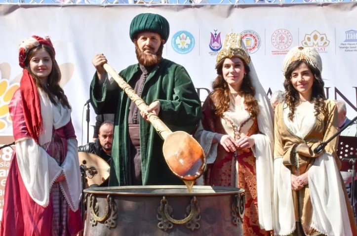 Manisa'da Baharın ve Mesir Festivali'nin Coşkusu Buluşuyor







