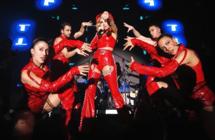 İrem Derici'den Kovboy Tarzı!







