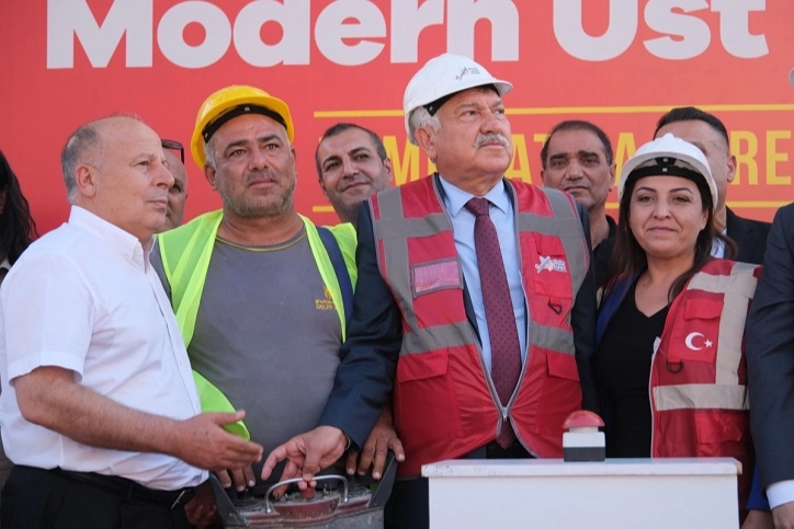 Adana Şehir Hastanesi'ne Yürüyen Köprü
