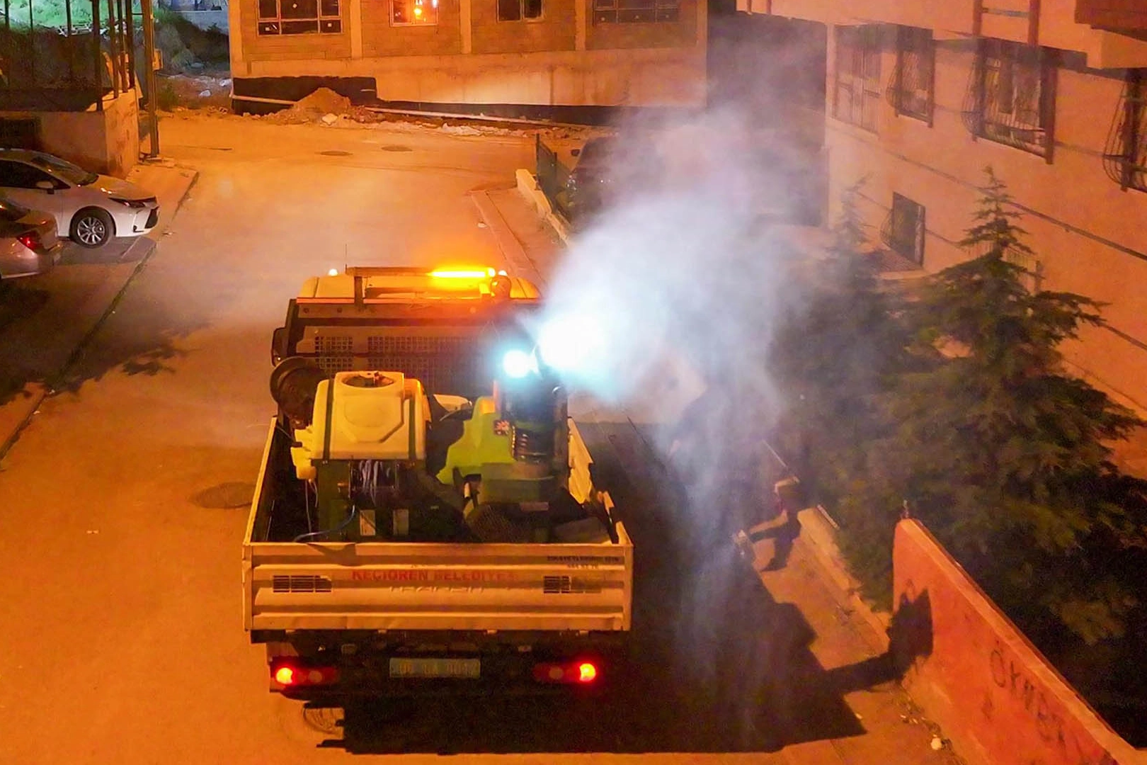 Keçiören'de Gece Boyu Haşereyle Savaş
