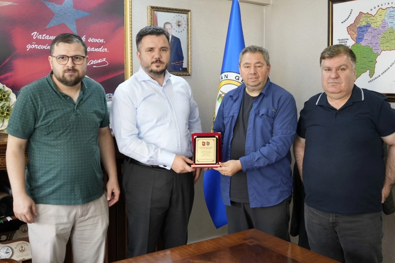Trabzonsporlular Orman Bölge Müdürünü Ziyaret Etti
