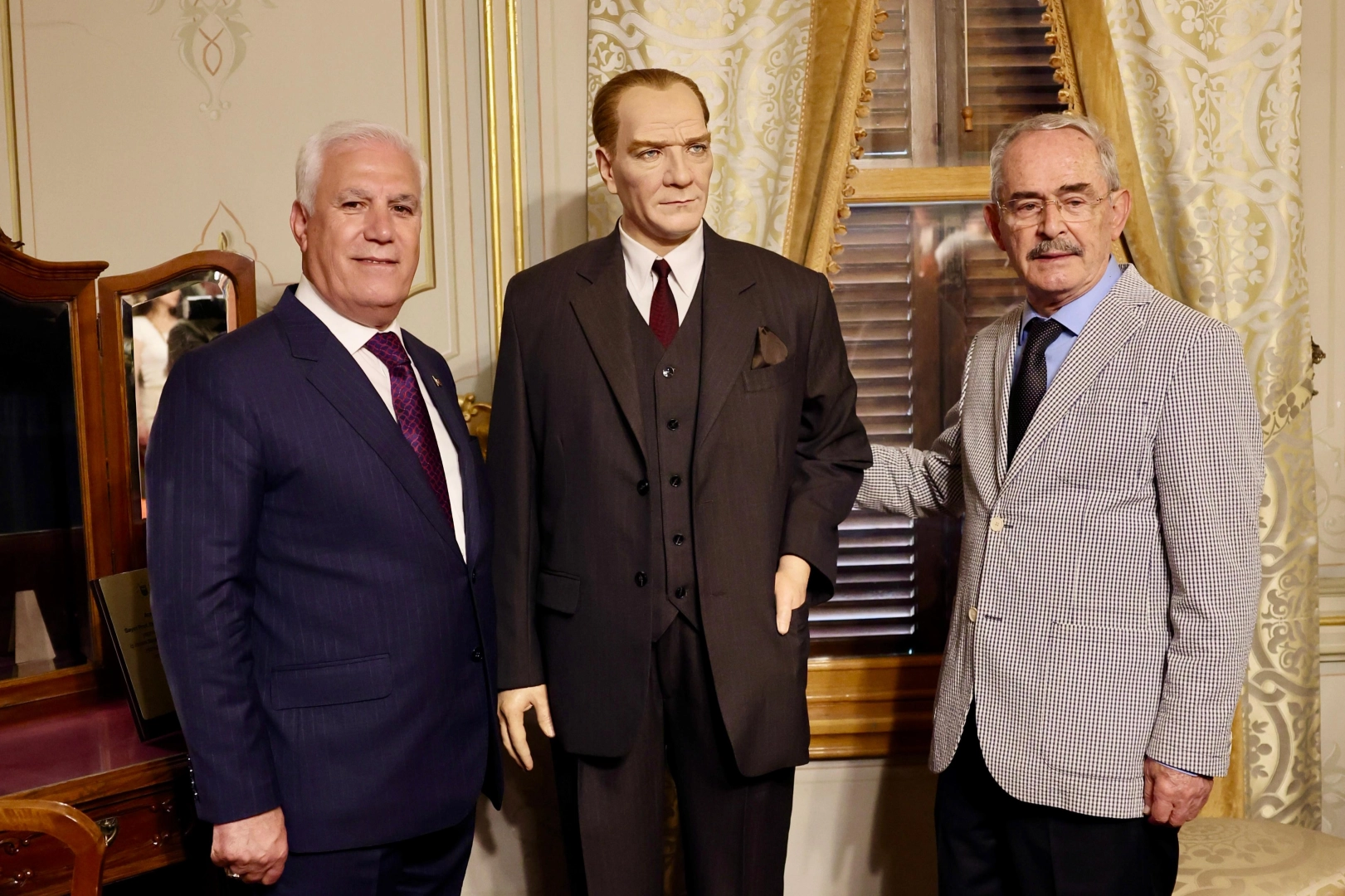 Atatürk Balmumu Heykeli Bursa'da Sergilendi
