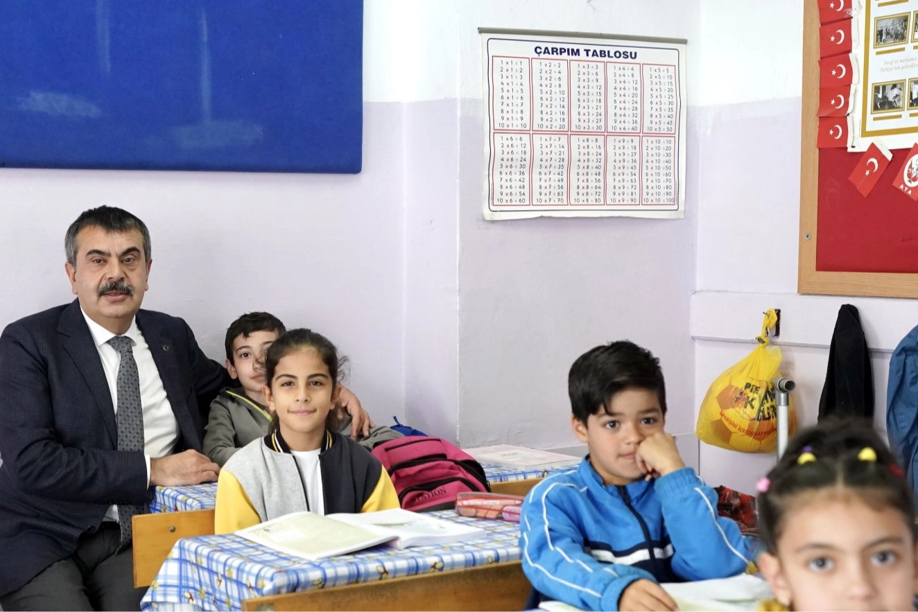 Tekin'den Karne Günü Mesajı: Yaz Tatili Başlıyor!
