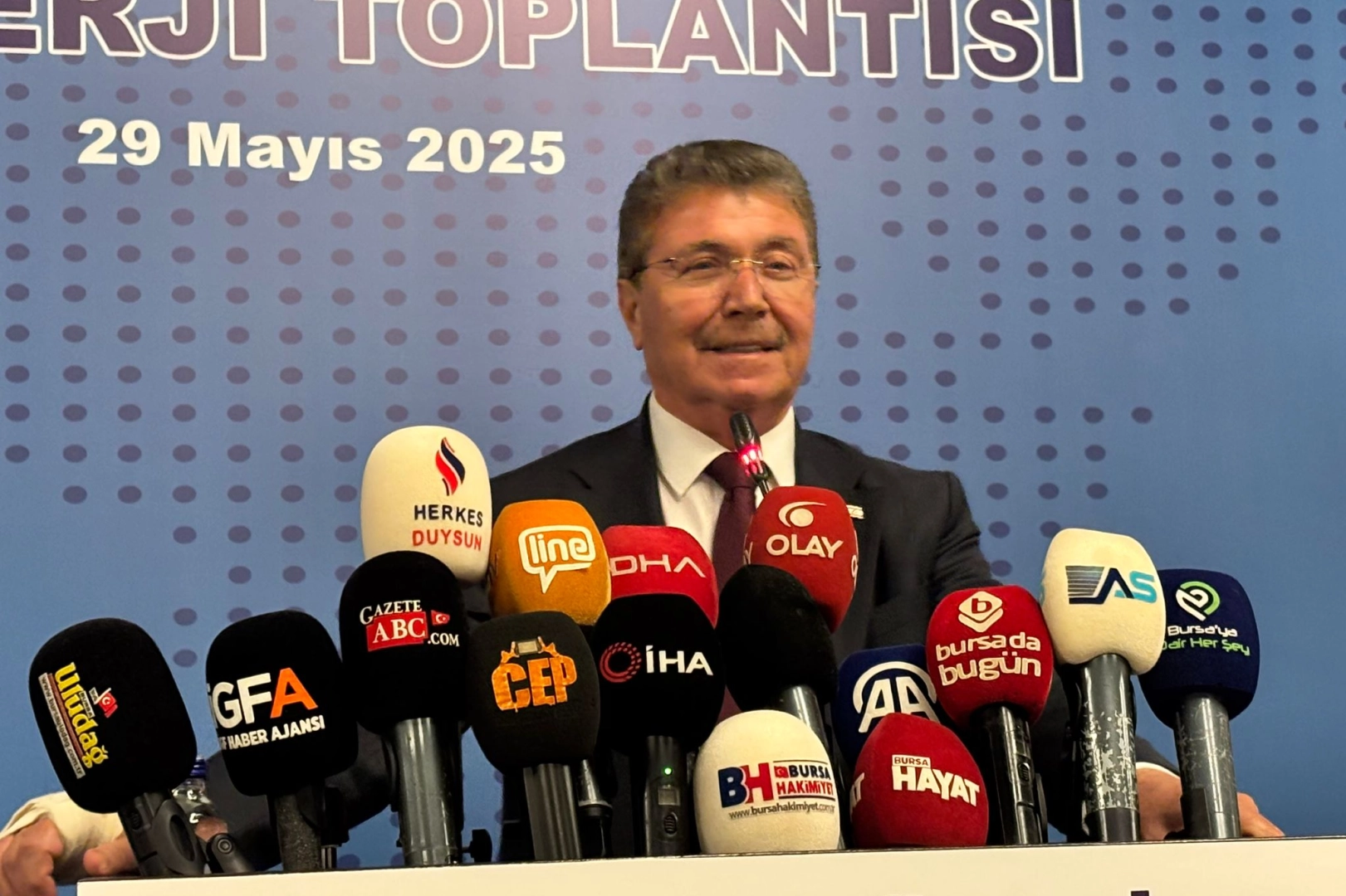 Üstel'den KKTC'ye Yatırım Çağrısı
