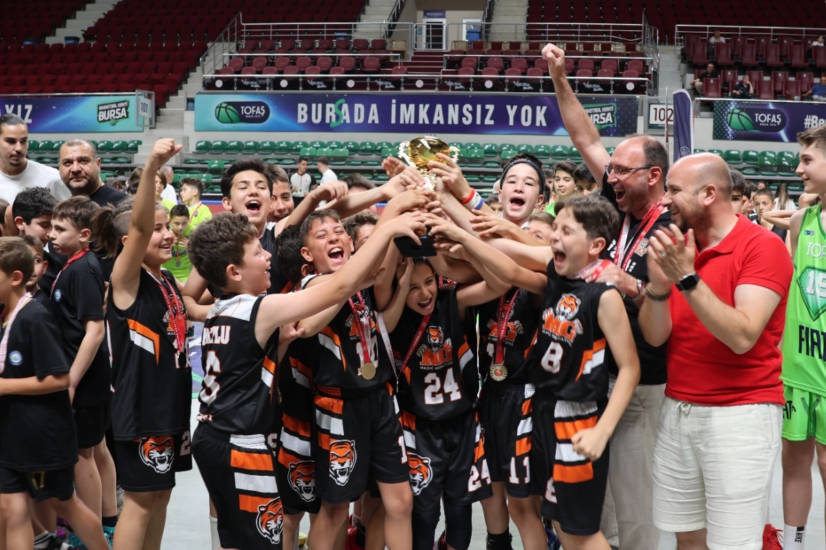 Bursa'da Altyapı Basketbol Sezonu Son Buldu
