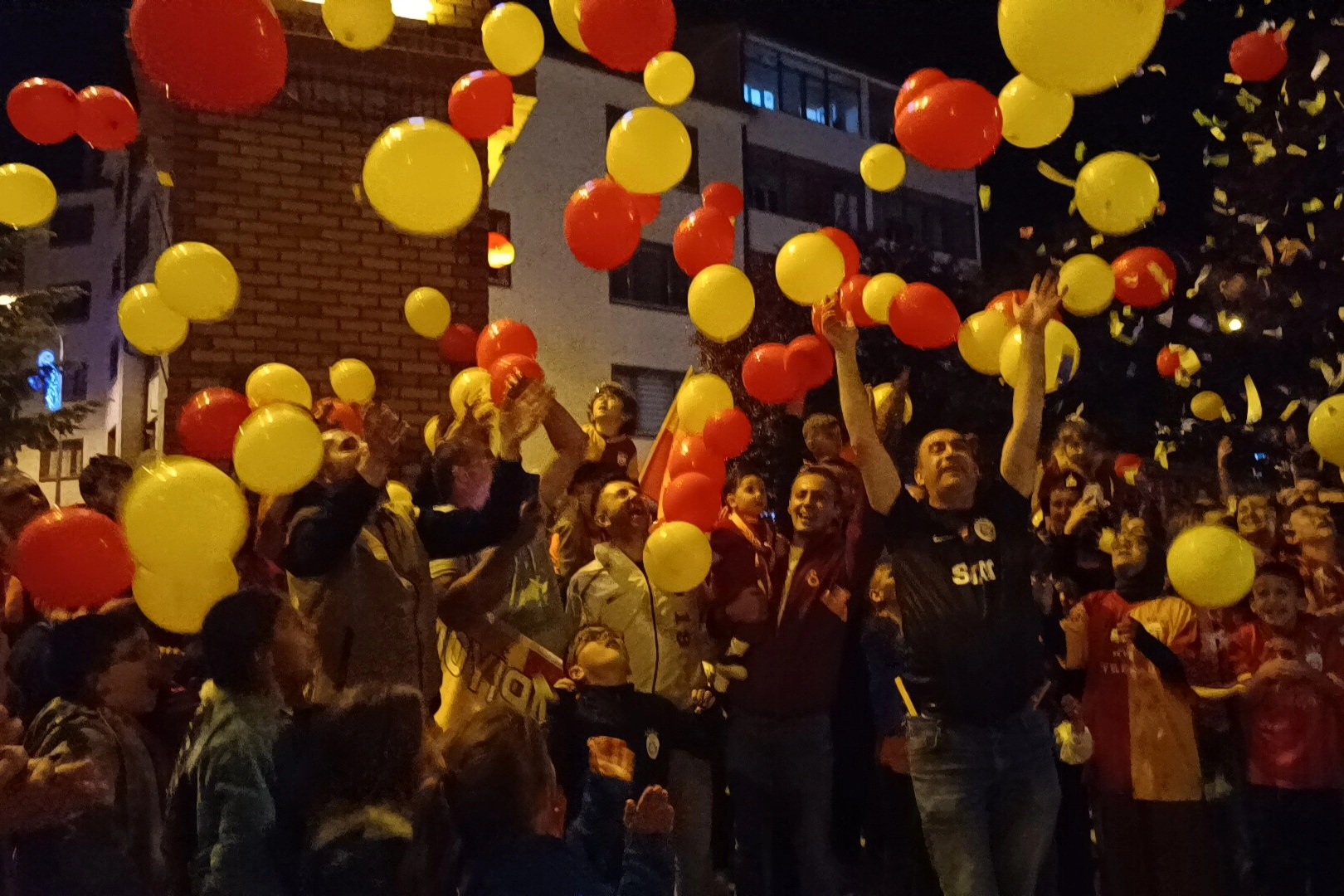 Pazaryeri'nde Şampiyonluk ve Umut Balonları
