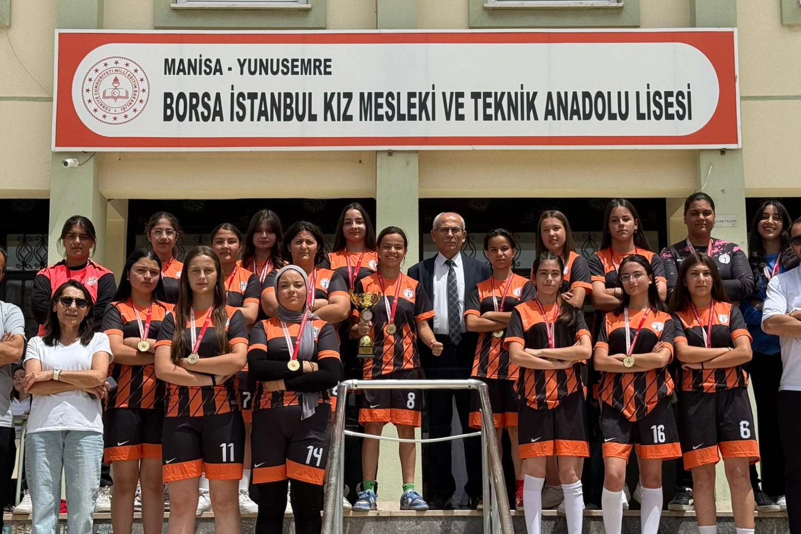 Borsa İstanbul Kız Lisesi Futsal'da İl Şampiyonu
