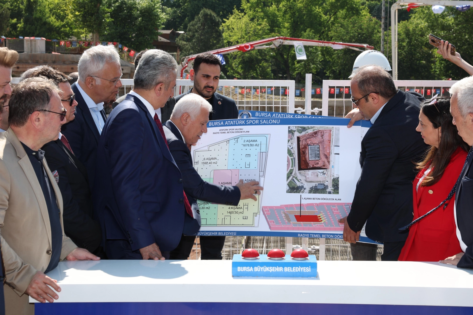 Bursa'ya Yeni Atatürk Spor Salonu: Temel Atıldı
