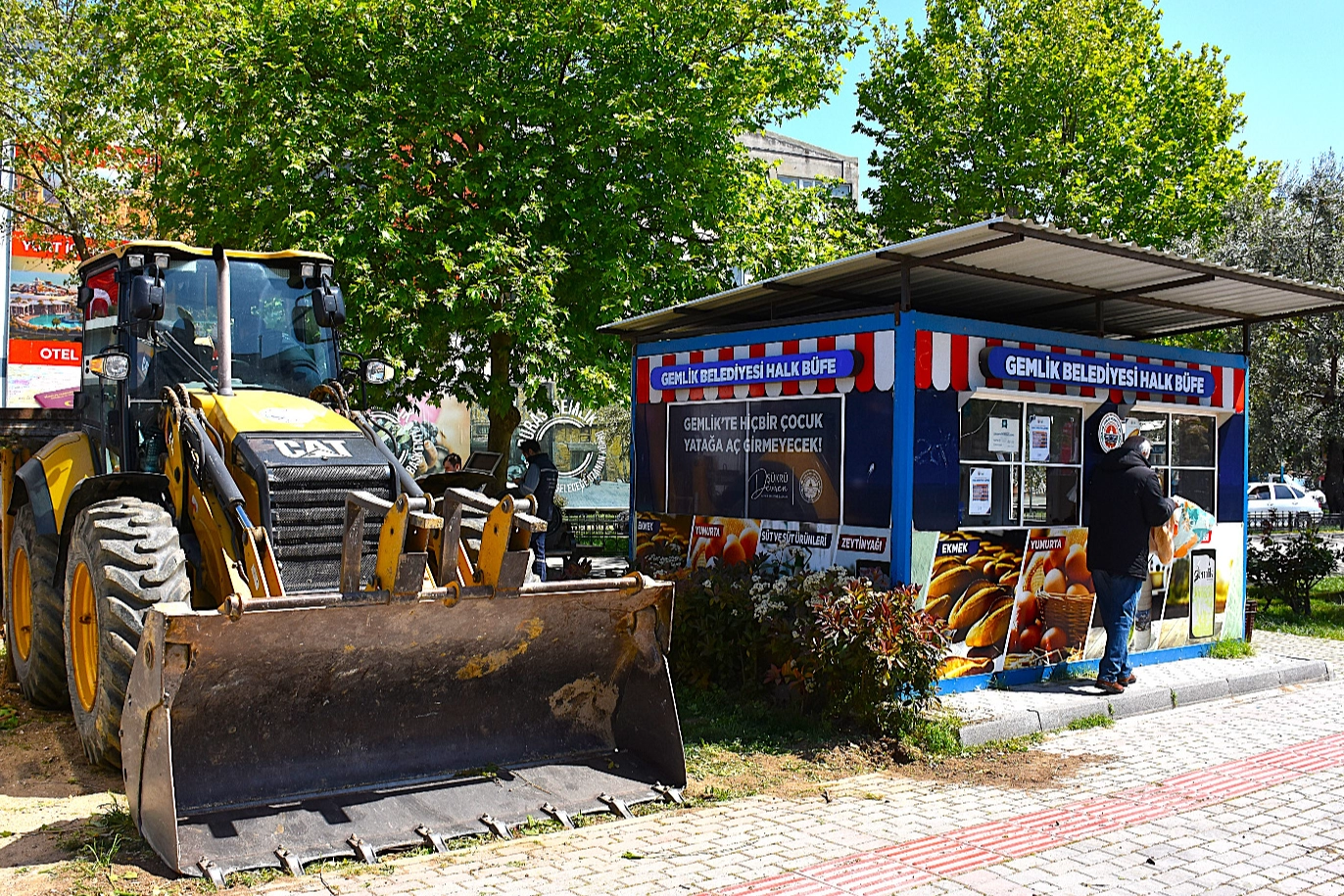 Gemlik Meydanı'nda Daha Geniş Yaya Alanı

