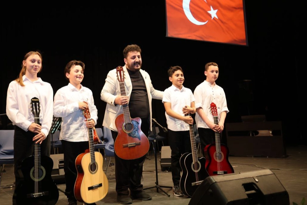 Çayırova'da Babalar Günü Konseri Başladı
