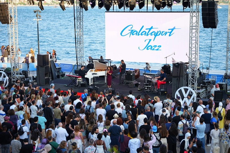 Boğaz'da Caz Şöleni: Yıldızlar Parladı
