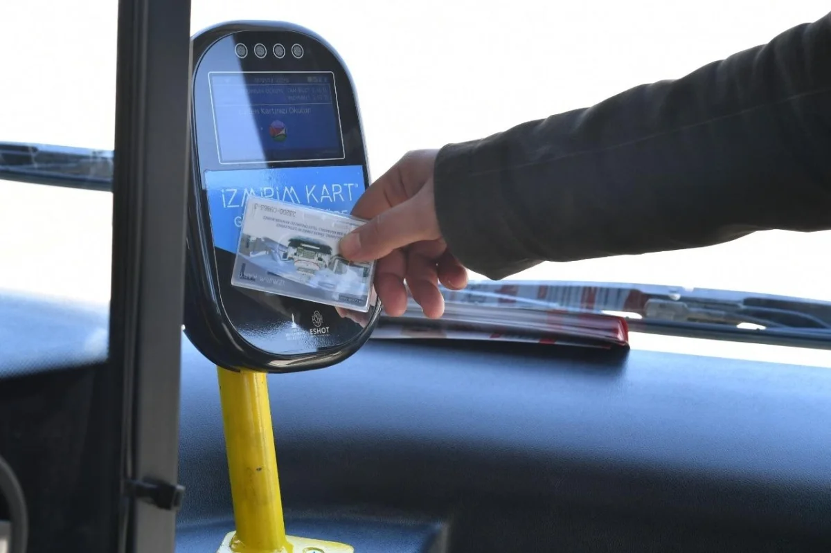 90 Dakika Ücretsiz Aktarma ile İzmirlilere 2 Milyar Liralık Tasarruf