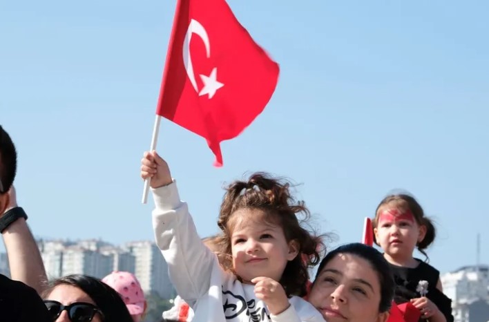 Milli İrade Meydanı, Çocukların Coşkusuyla Canlandı

