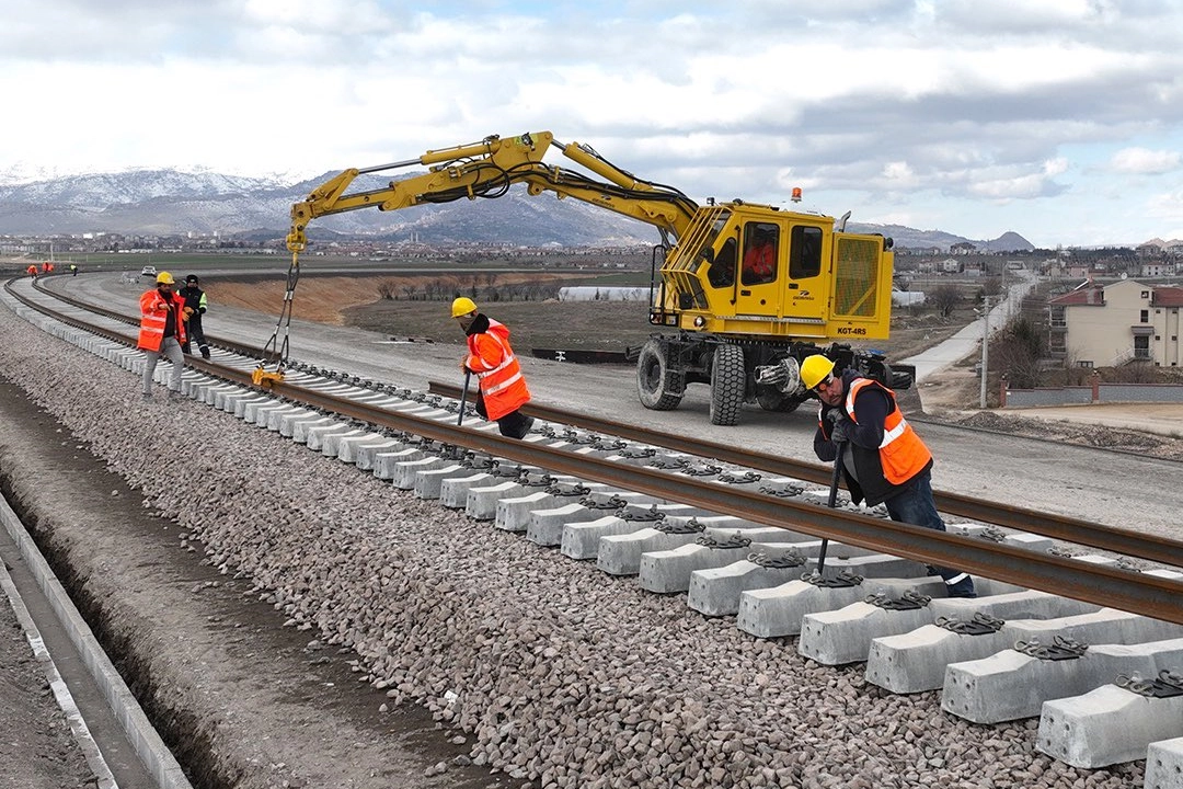 Ankara–İzmir Arasında Hızlı Tren Çalışmaları Sürüyor