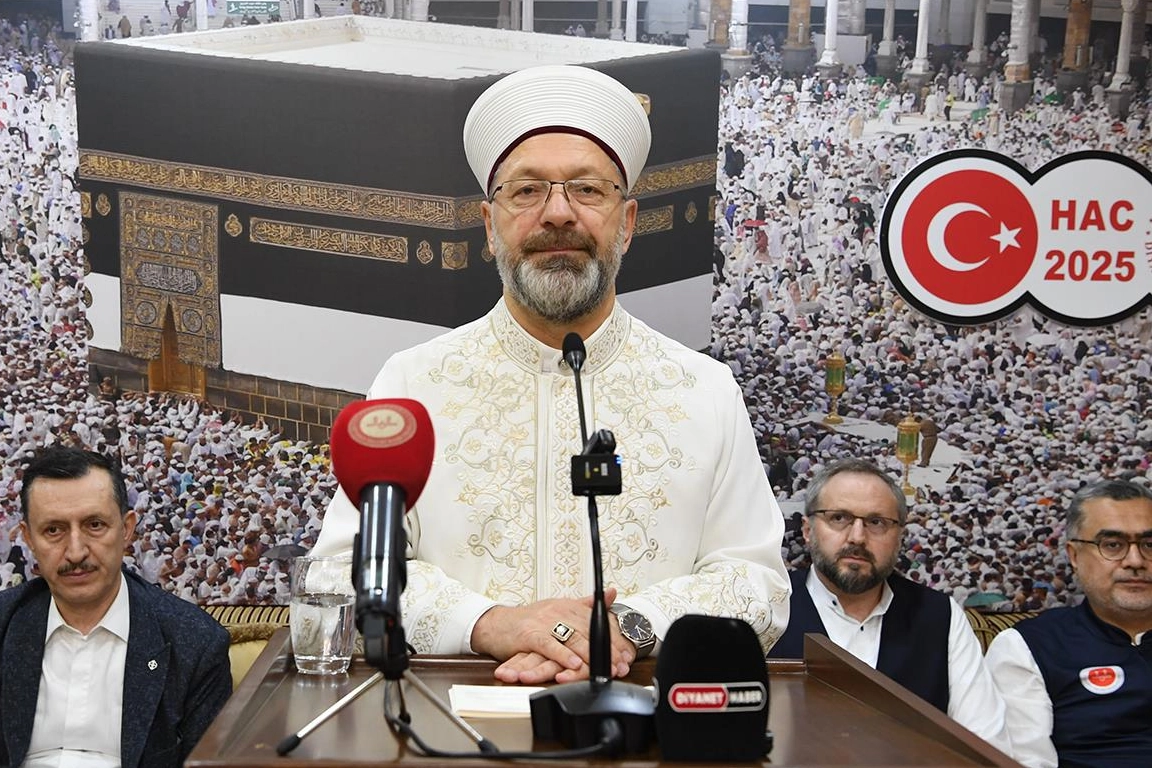 Diyanet'ten Genç Çiftlere Umre Desteği
