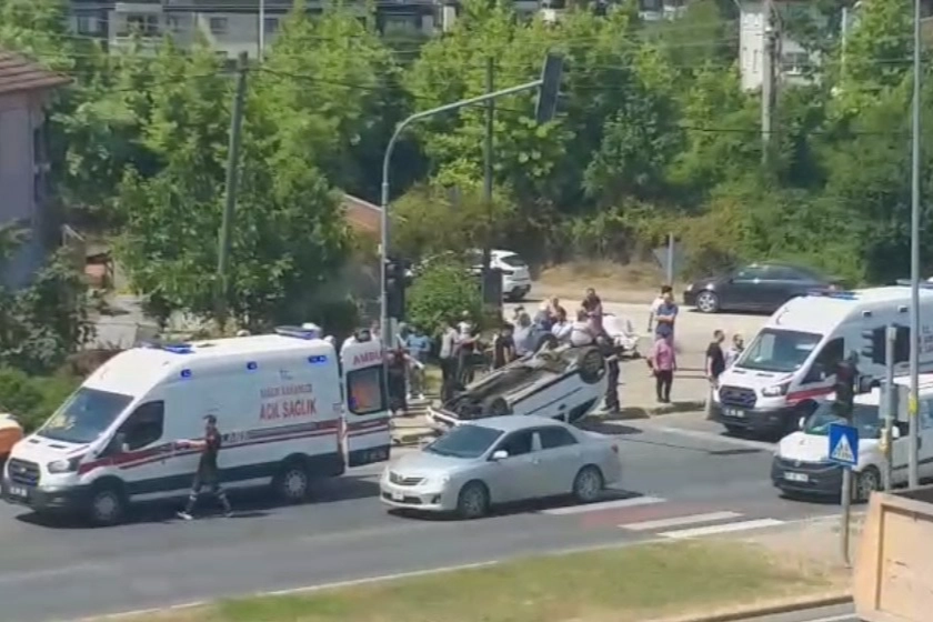 Düzce'de Yaya Geçidi Kazası: 3 Yaralı
