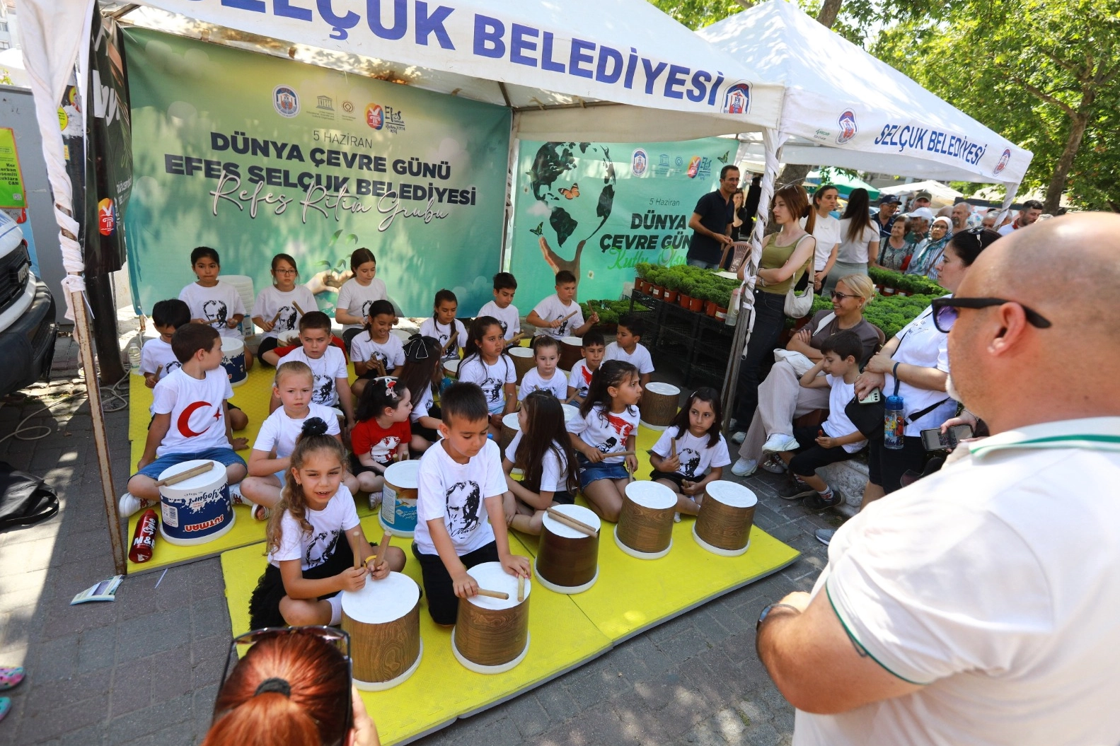 Çocuk Müzisyenlerden Efes'te Geri Dönüşüm Konseri
