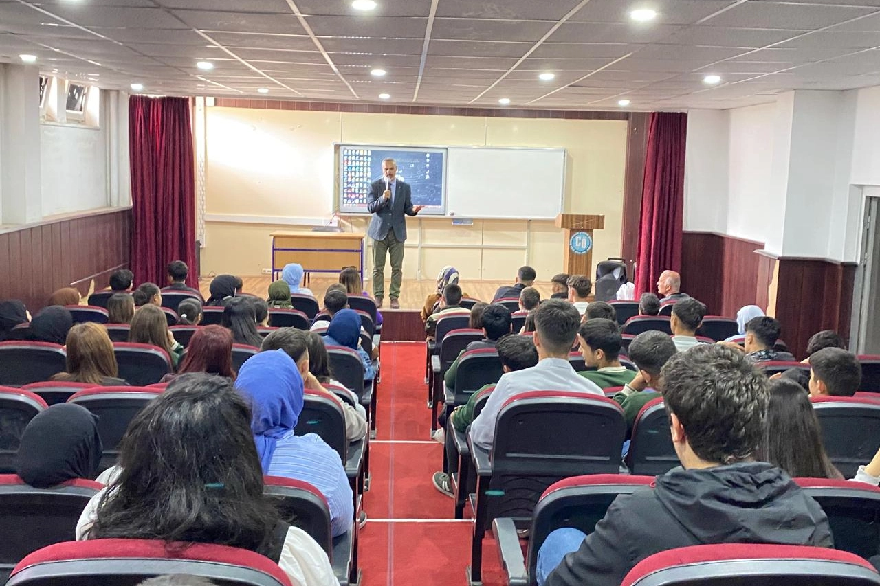 Özmen'in 150. Başarı Konferansı Bitlis'te
