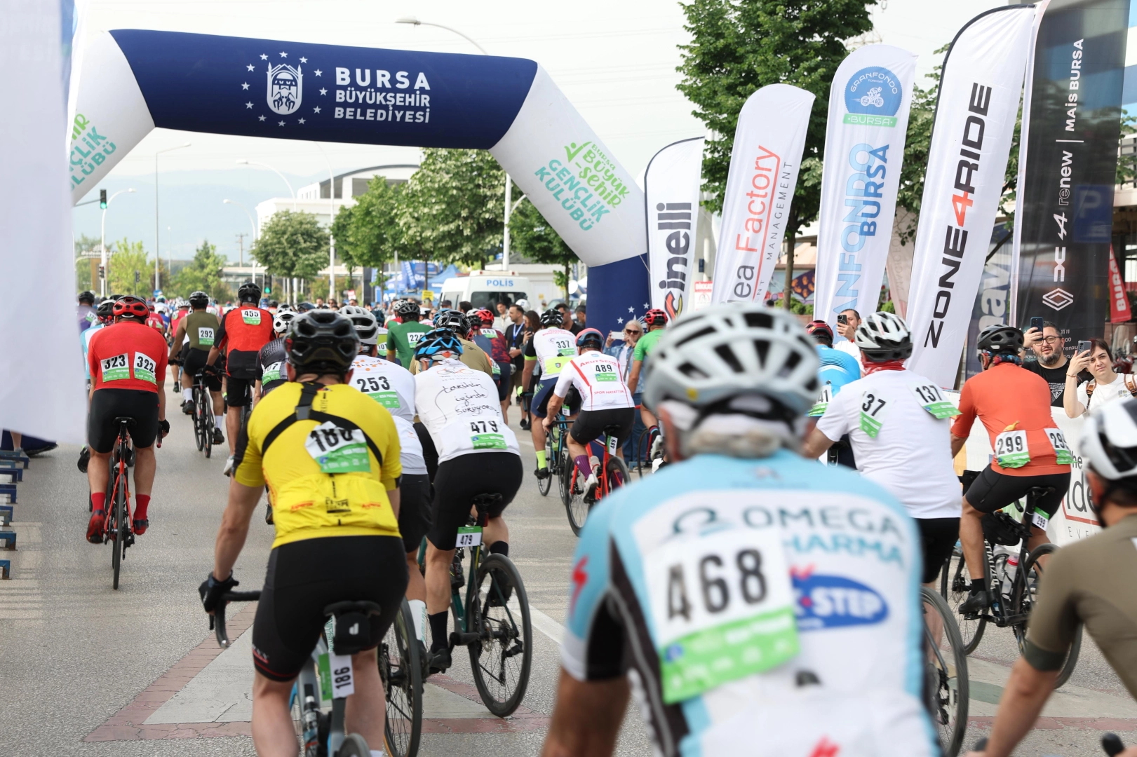 750 Sporcuyla Gran Fondo Bursa Başladı
