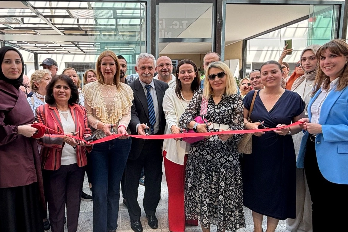 İZMEK Yılsonu Sergisi: Sanat ve Emeğin Buluşması
