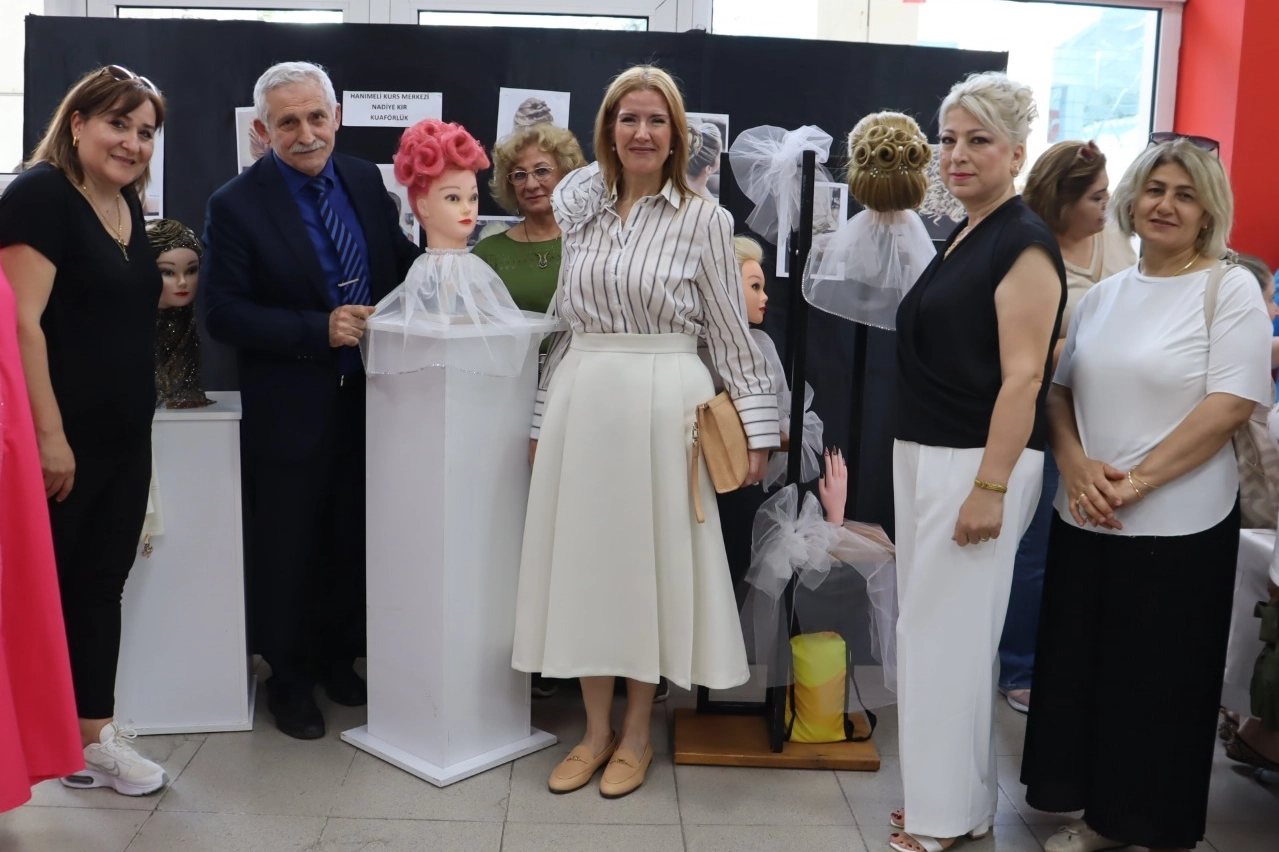 İZMEK Yılsonu Sergisi: Muhteşem Defile ve El Sanatları Şöleni
