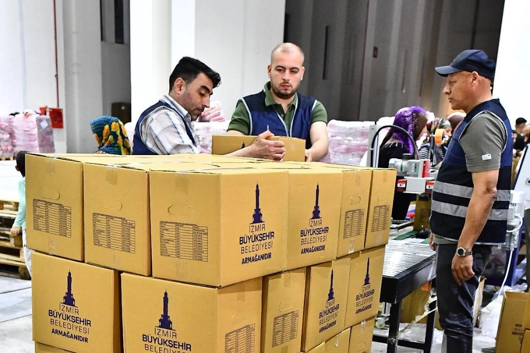 İzmir'den Bayramda 40 Bin Aileye Gıda Yardımı
