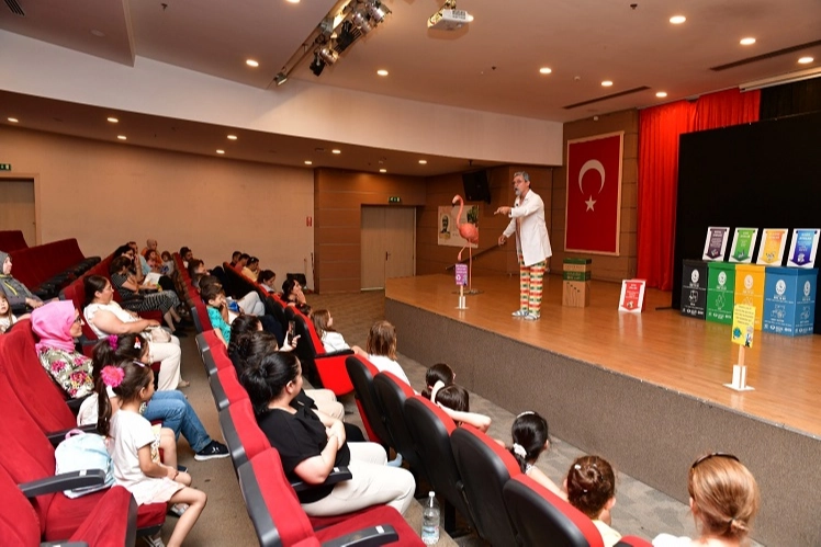 Çiğli'de Çocuklara Geri Dönüşüm Oyunla Öğretiliyor
