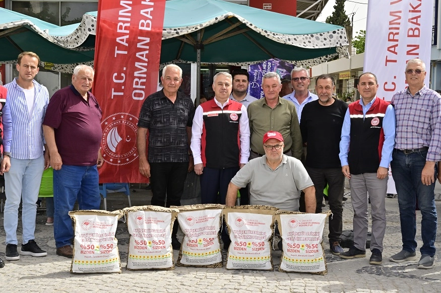 İzmir'e Yerli Ayçiçeği Tohumu Desteği

