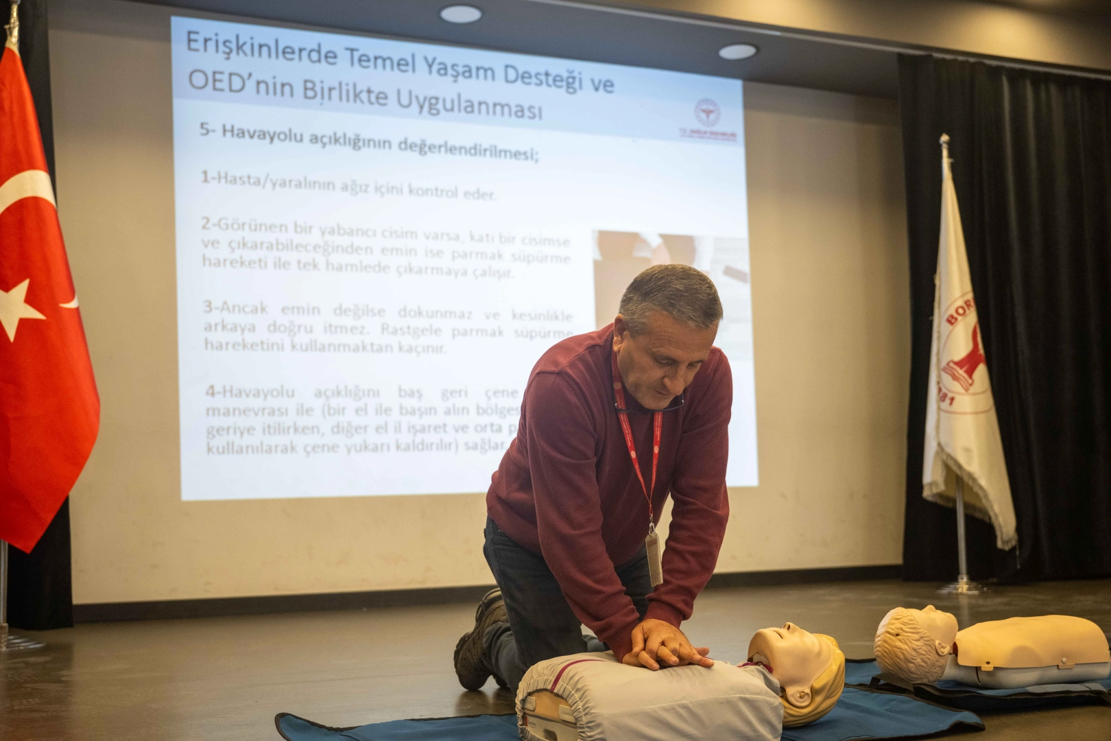 İzmir'de Bornovalı muhtarlara hayat kurtarmayı öğreten eğitim