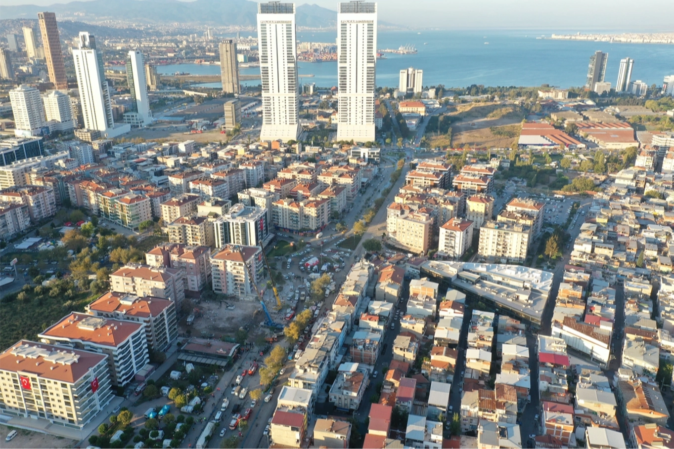 İzmir'de Deprem Tehlikesi: Acil Önlemler Gerekli
