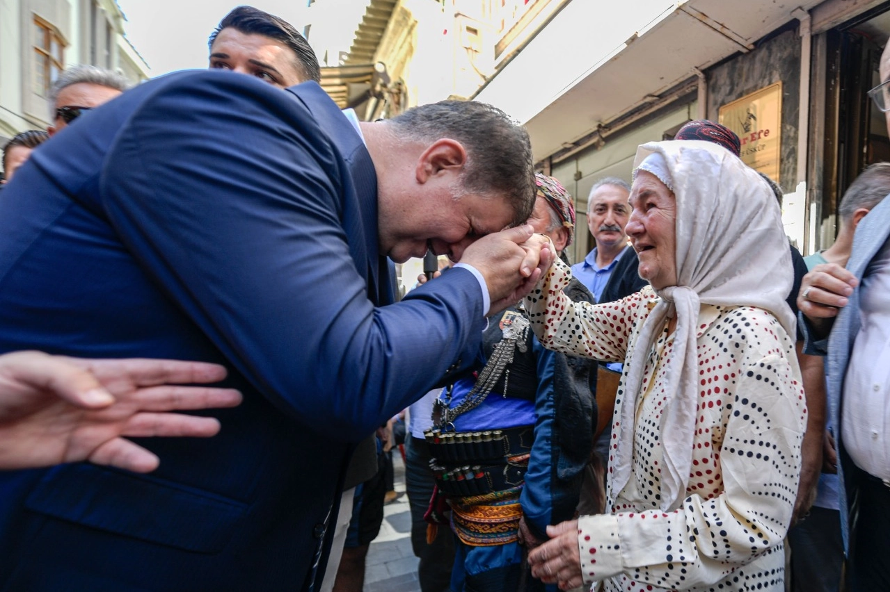 İzmir'de Bayram Öncesi 45 Milyonluk Sosyal Destek
