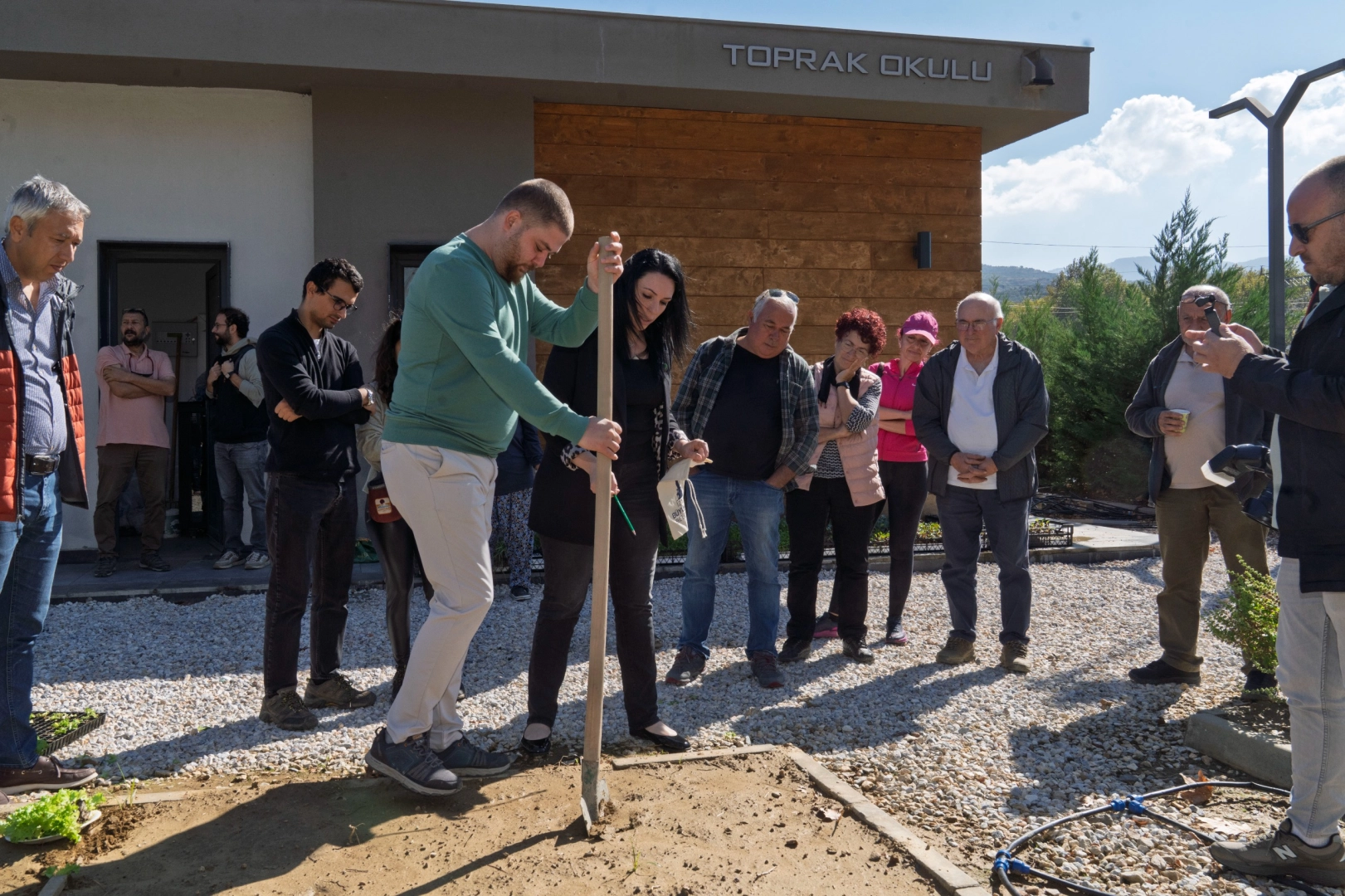 İzmir'de toprak analizi ile hem çiftçi, hem de toprak korunuyor