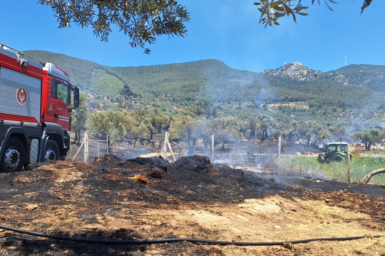 İzmir'de Üç Noktada Acil Yangın Müdahalesi
