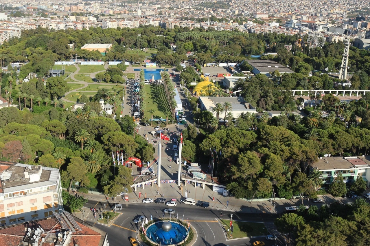 Kültürpark'ta Yeşil Alan Genişliyor
