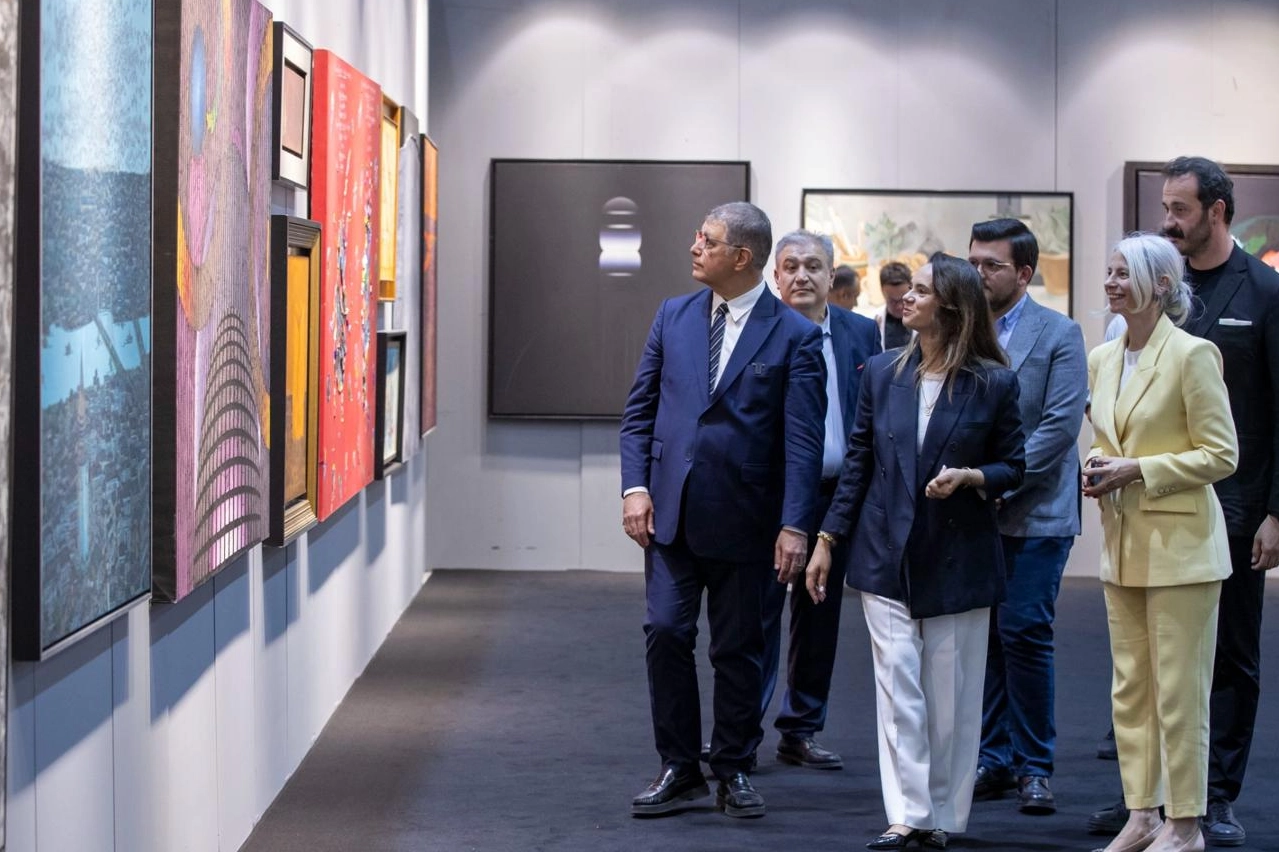 İzmir'de Sanat ve Antika Fuarı Başladı
