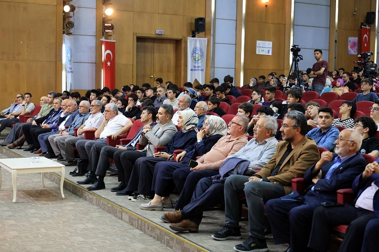Vehbi Vakkasoğlu'ndan Necip Fazıl'ın Kayseri aşkı
