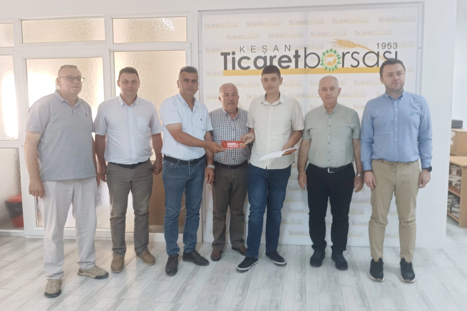 16 Yaşındaki Çiftçiden Yılın İlk Buğdayı
