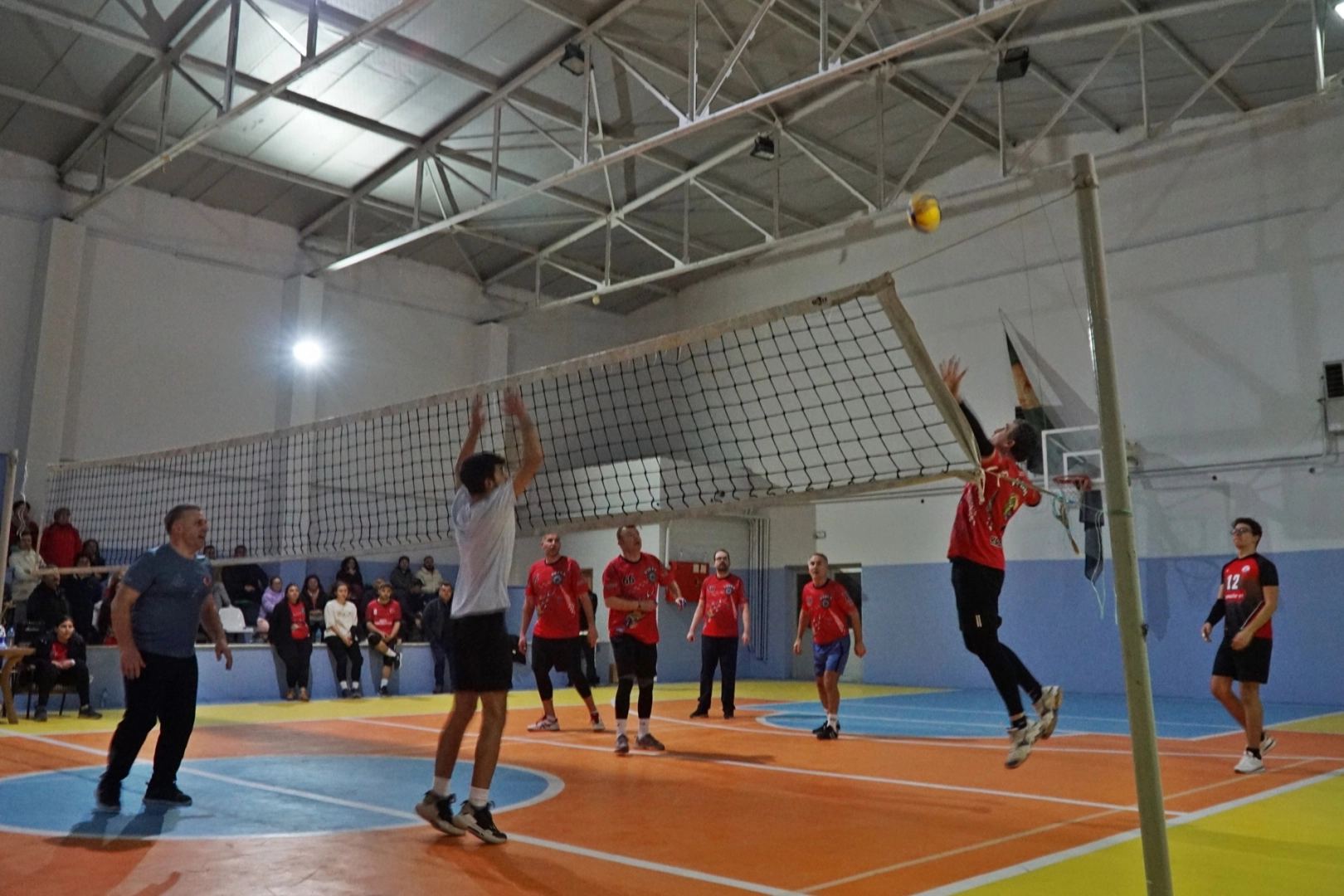 Keşan DOÇEK, Edirne'de Voleybol Turnuvasında
