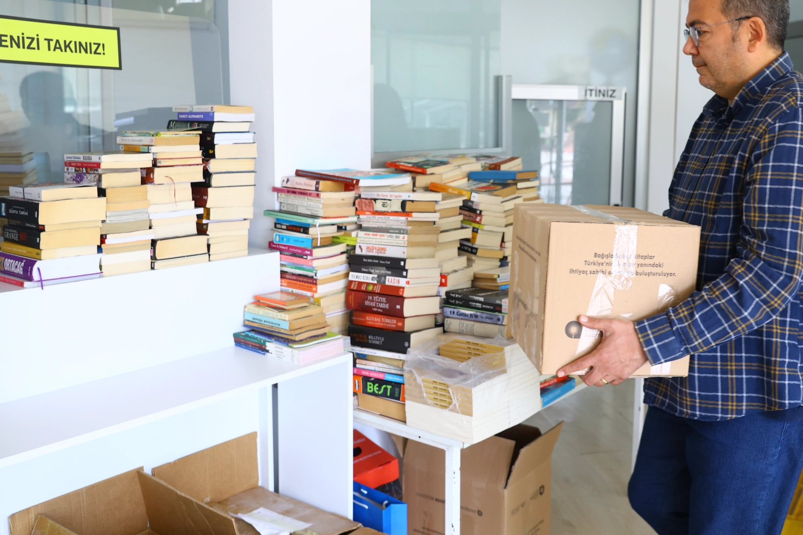Antalya'dan Türkiye'ye Kitap Selü: 10 Bin Kitap Yolculuğu
