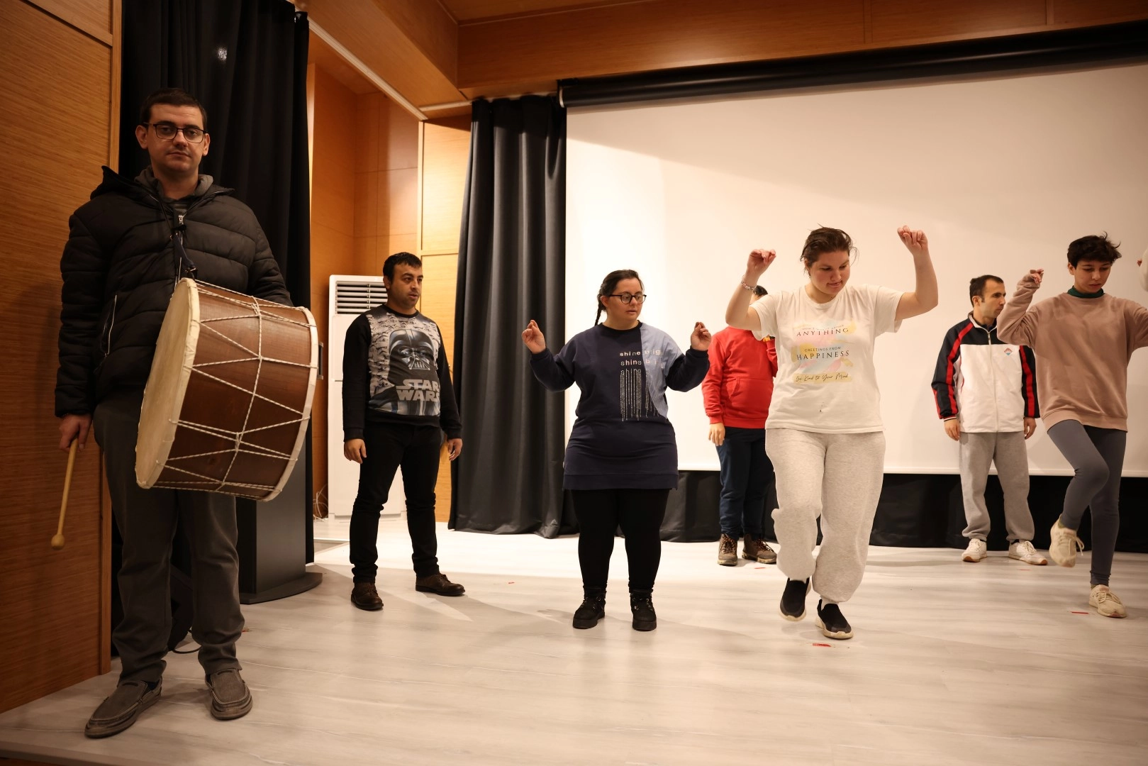 Kocaeli'de engelleri aşan adımlar sahneye taşınıyor