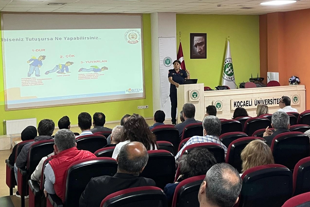 Kocaeli İtfaiyesi KOÜ'ye Yangın Eğitimi Verdi
