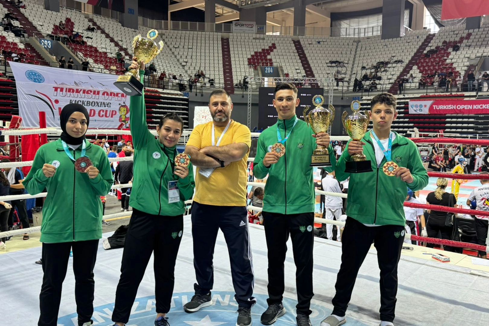 Meramlı Kick Boksçular Dünya Kupası'nda Parladı
