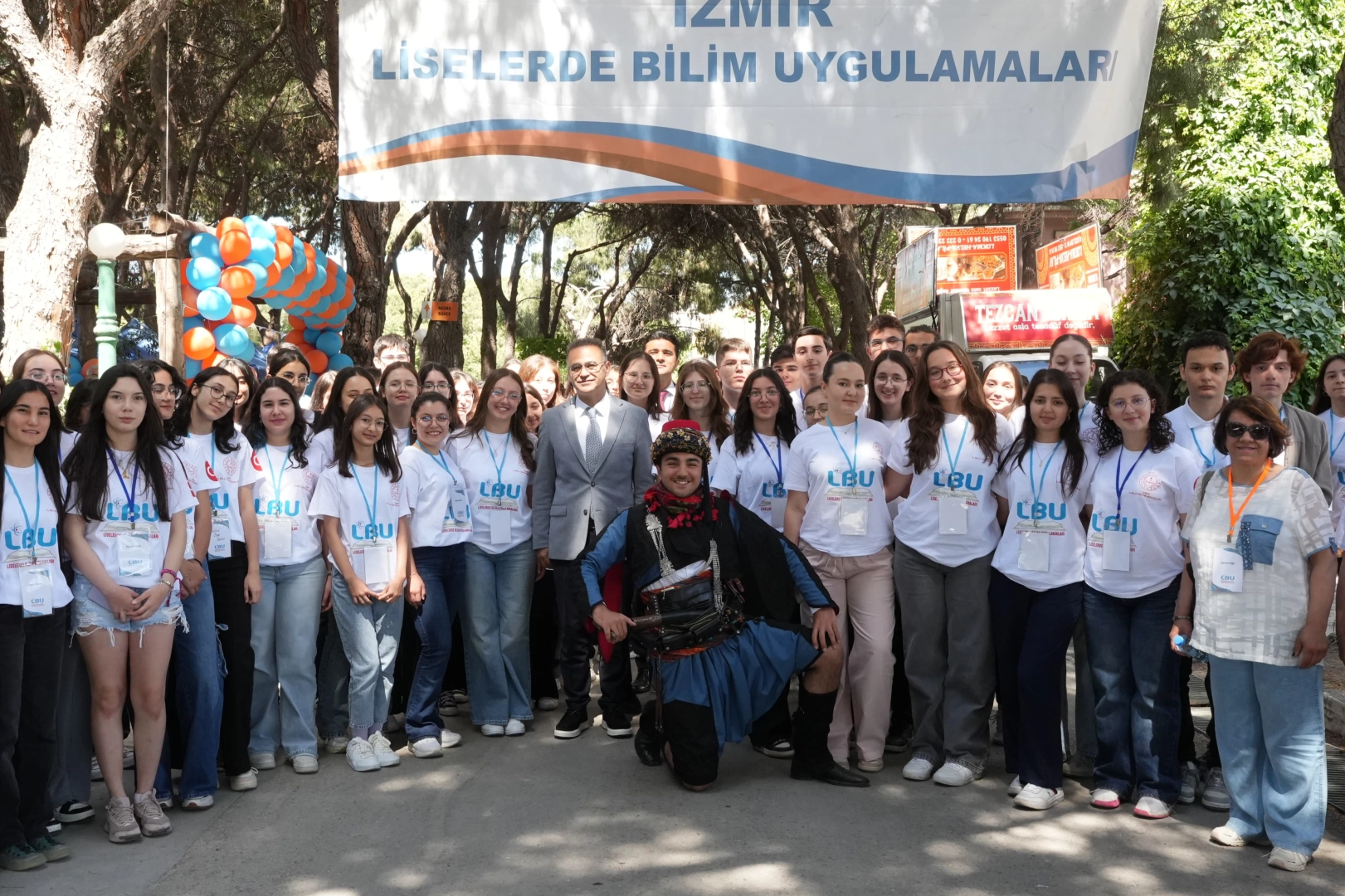 İzmir'de Genç Bilim İnsanları Projelerini Sergiledi

