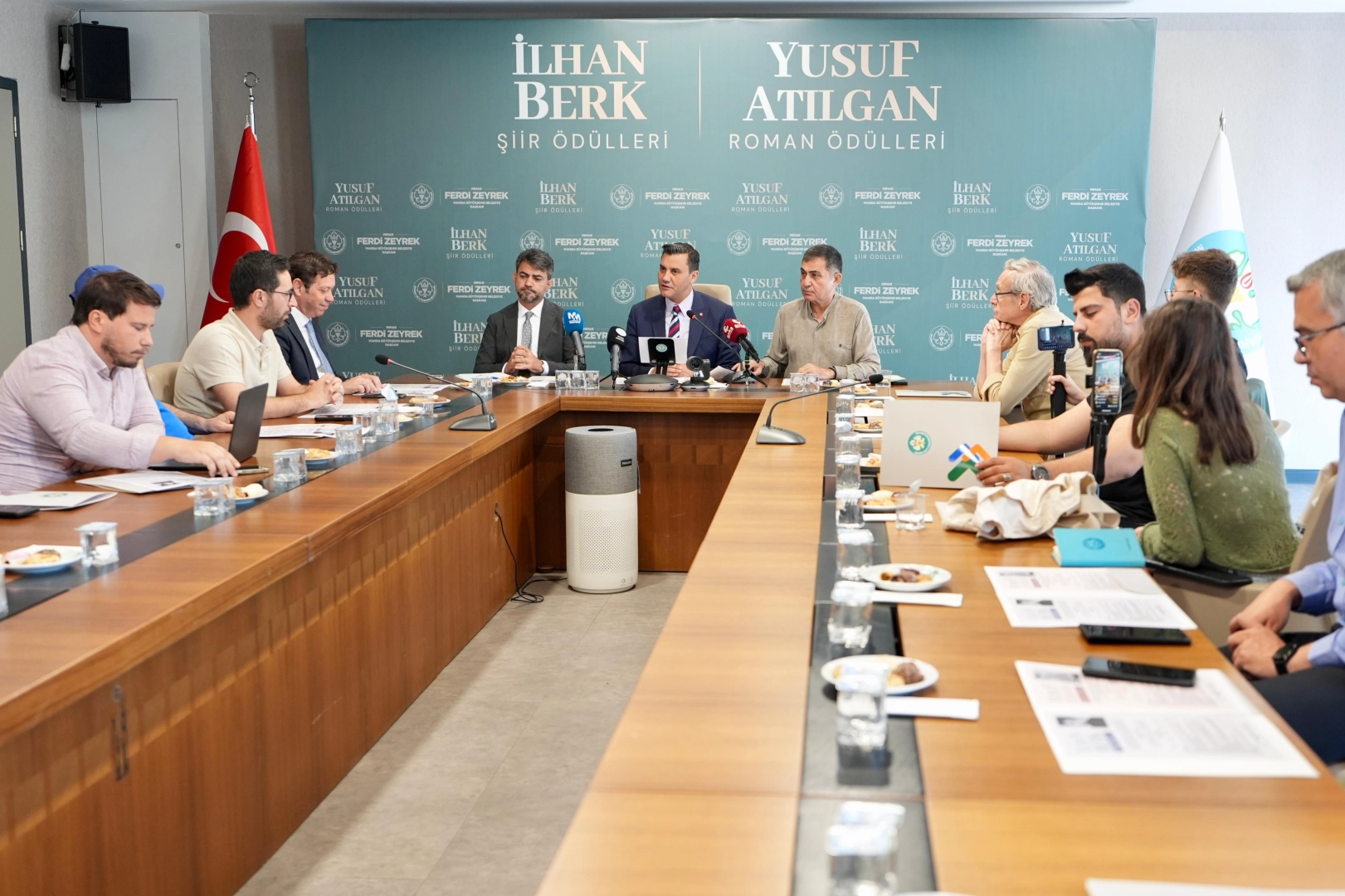 Manisa'dan Edebiyata İki Önemli Ödül
