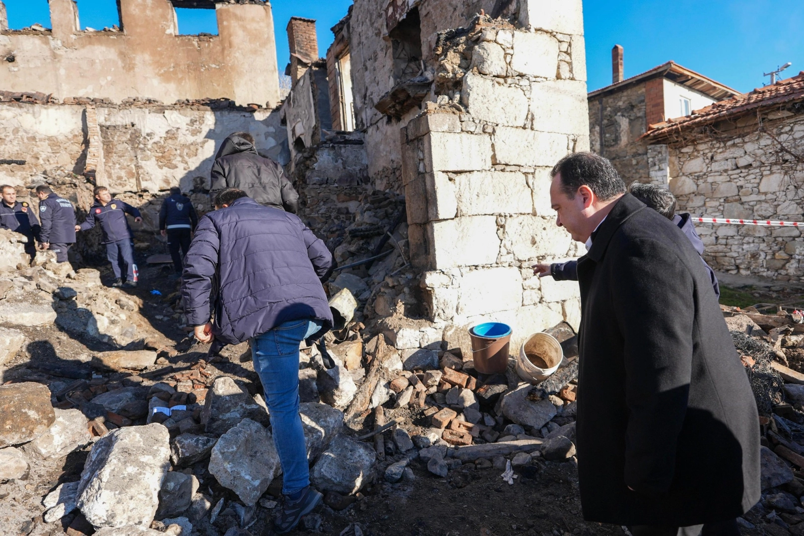 Manisa'da Başkan Dutlulu yangın bölgesinde