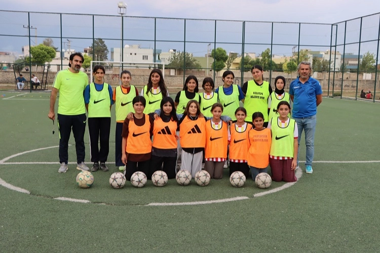 Mardin'de Kızlar Futbola Sarılıyor
