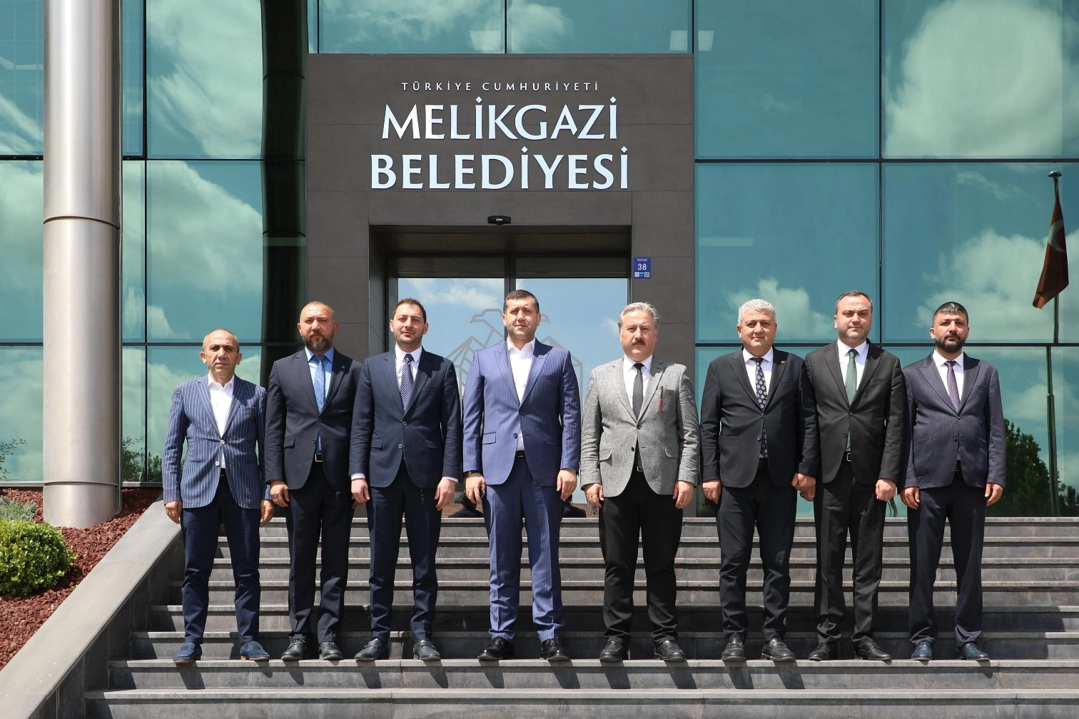 MHP'liler Melikgazi Belediyesi'ni ziyaret etti
